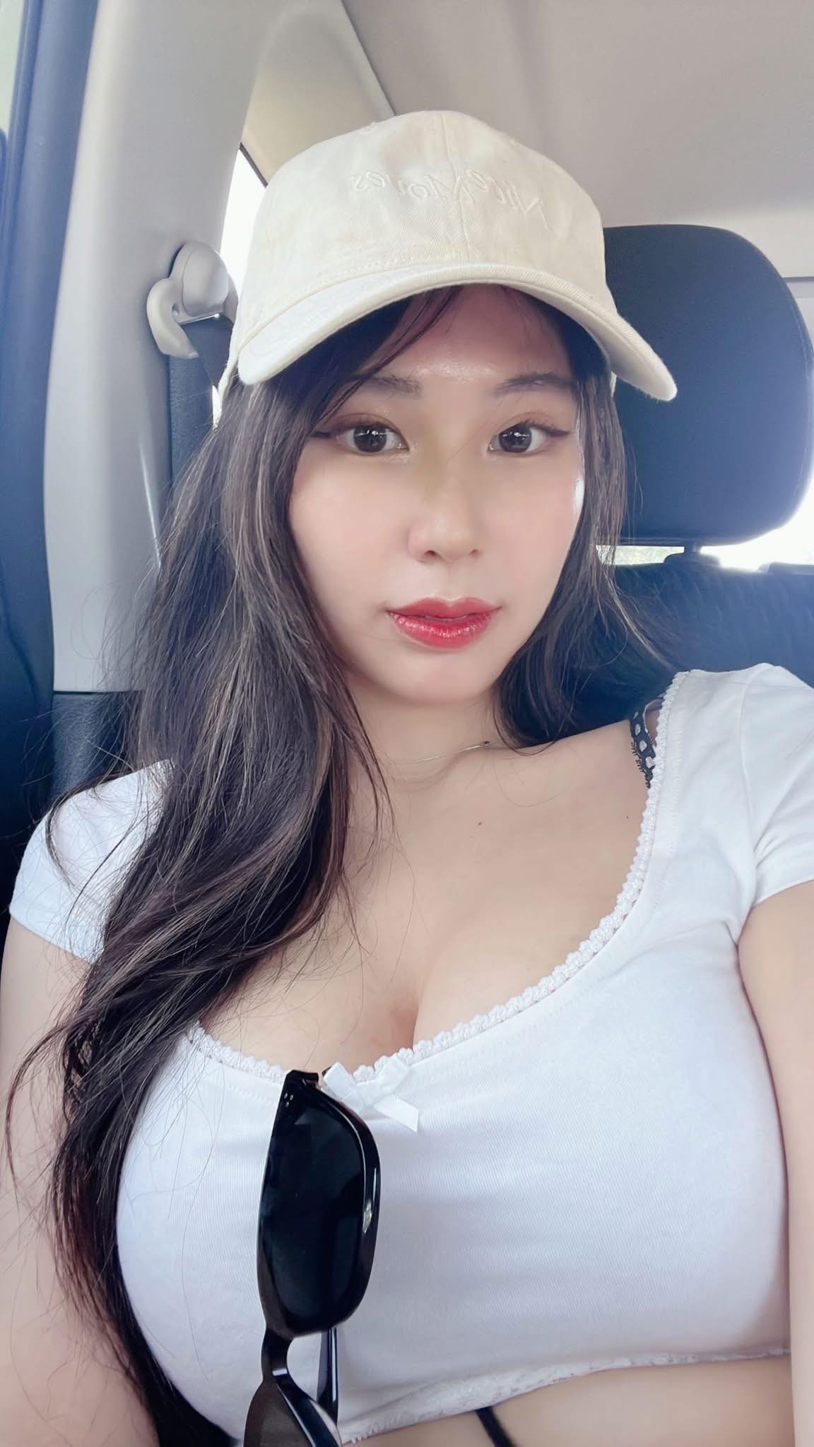 คลิปหลุด amieriss น้องเอมี่ริส ดาว onlyfans นมสวยมากเห็นแล้วสบายตา